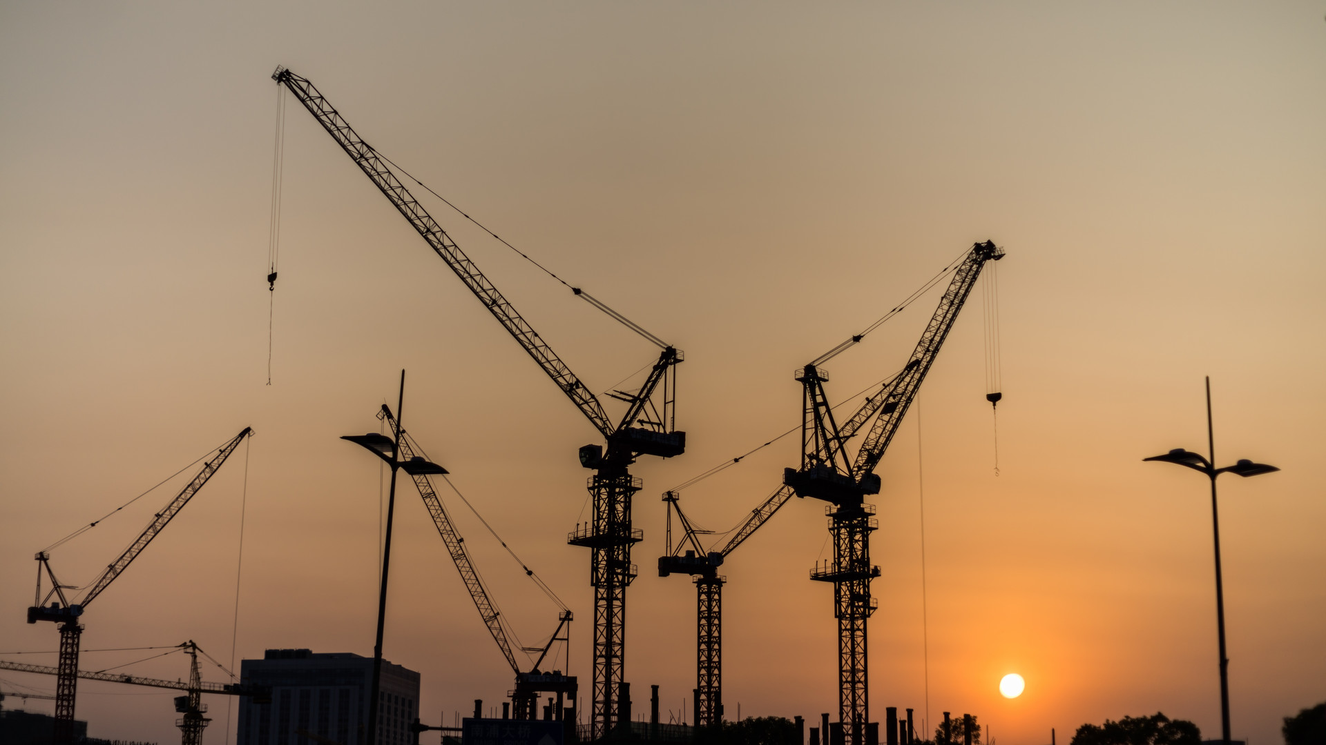 起重機(jī)械設(shè)備介紹、分類、養(yǎng)護(hù)問題匯總